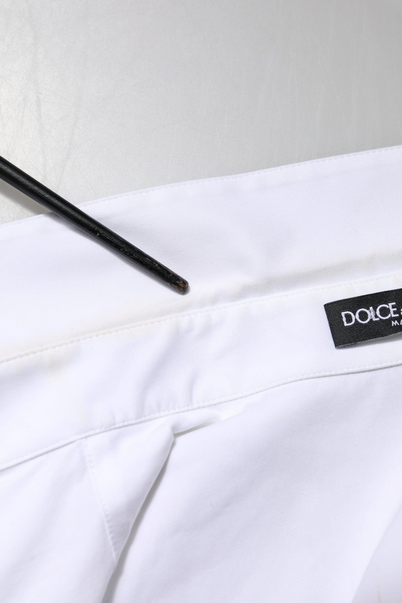 Witte katoenen blouse met kraag en lange mouwen