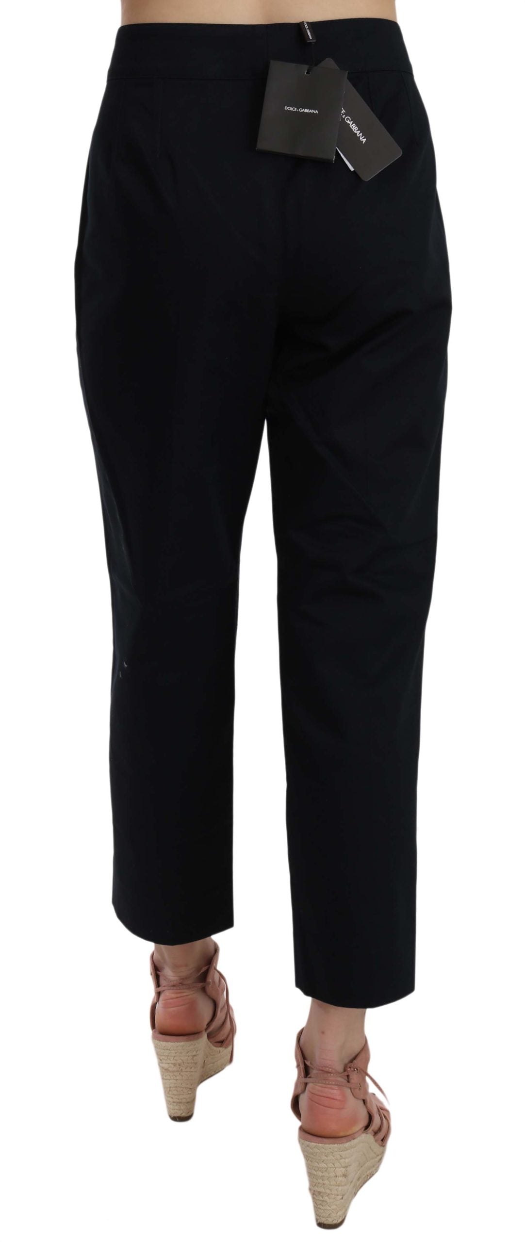Zwarte cropped broek met knopen aan de voorkant