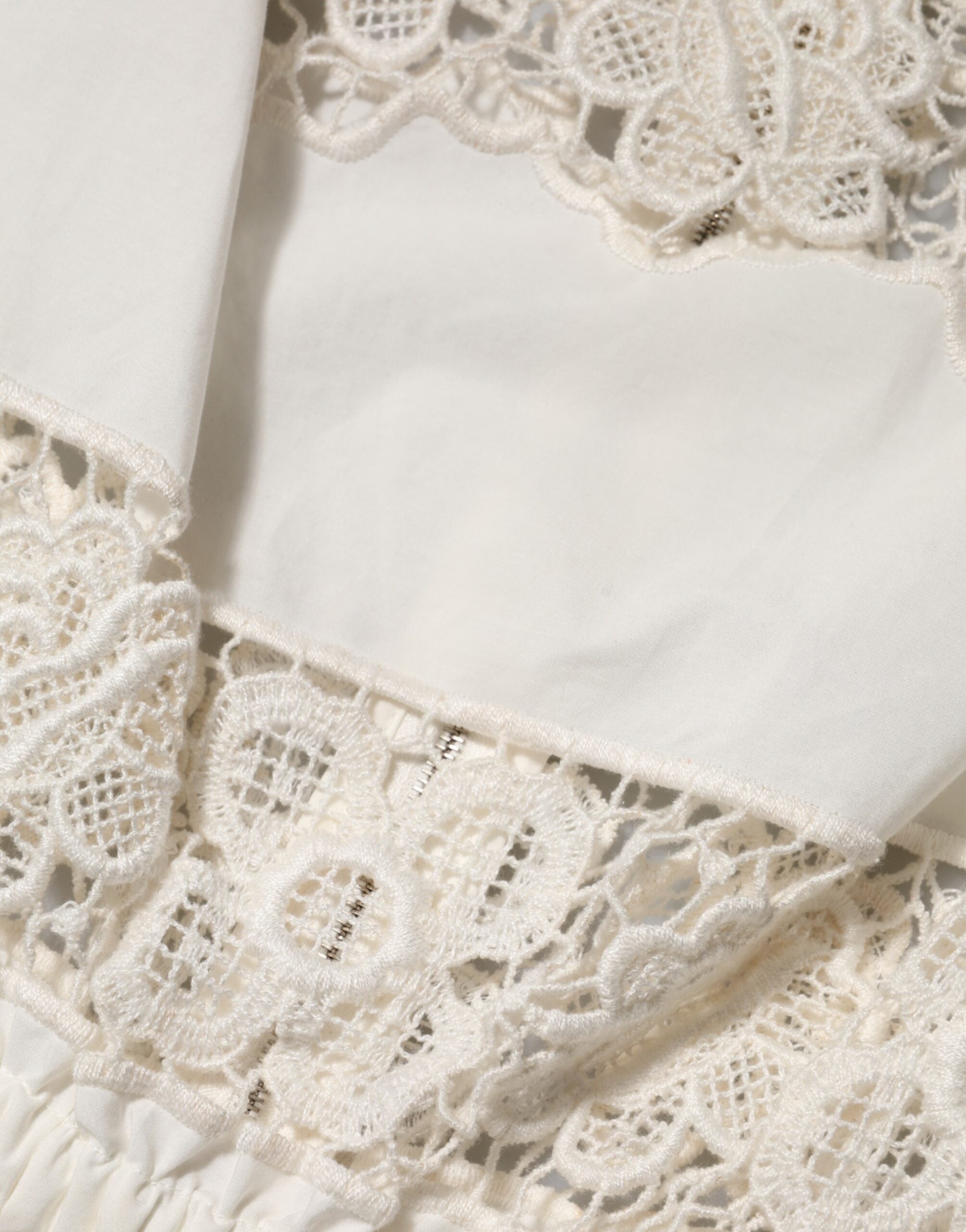 Witte poplin tanktop met opengewerkt borduurwerk