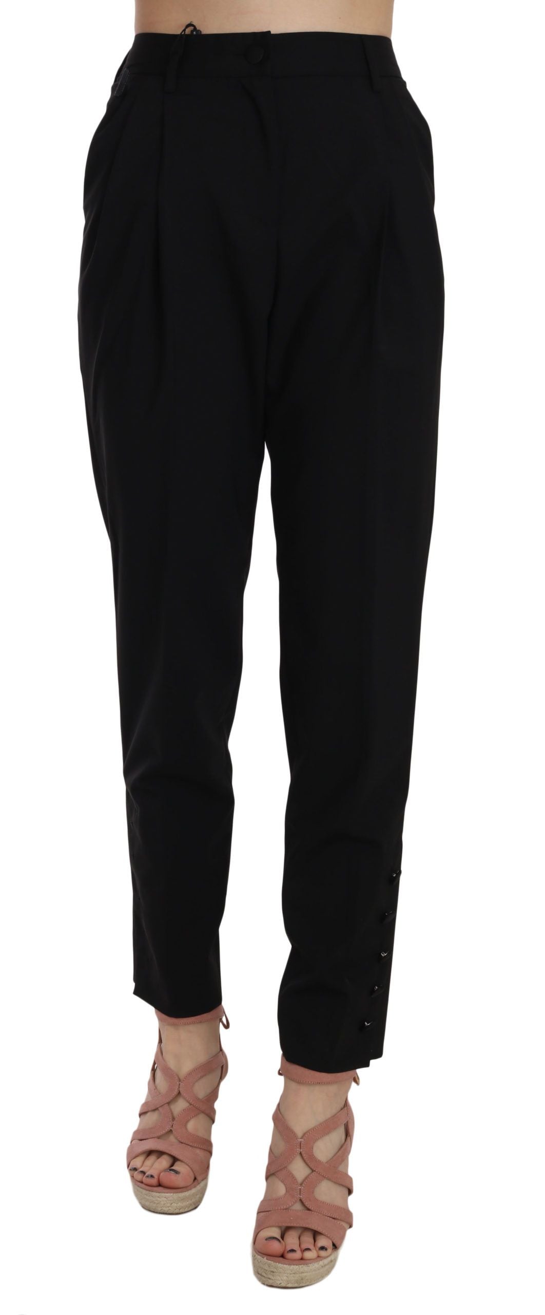 Zwarte geplooide taps toelopende broek met knopen
