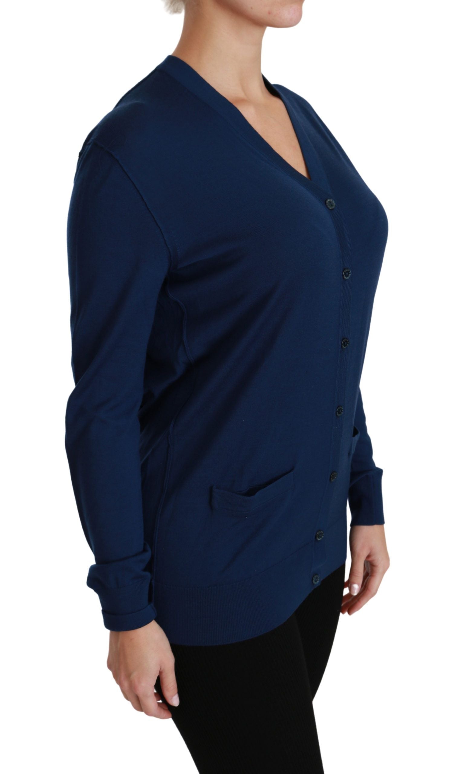 Blauwe knoopvest van maagdelijke wol