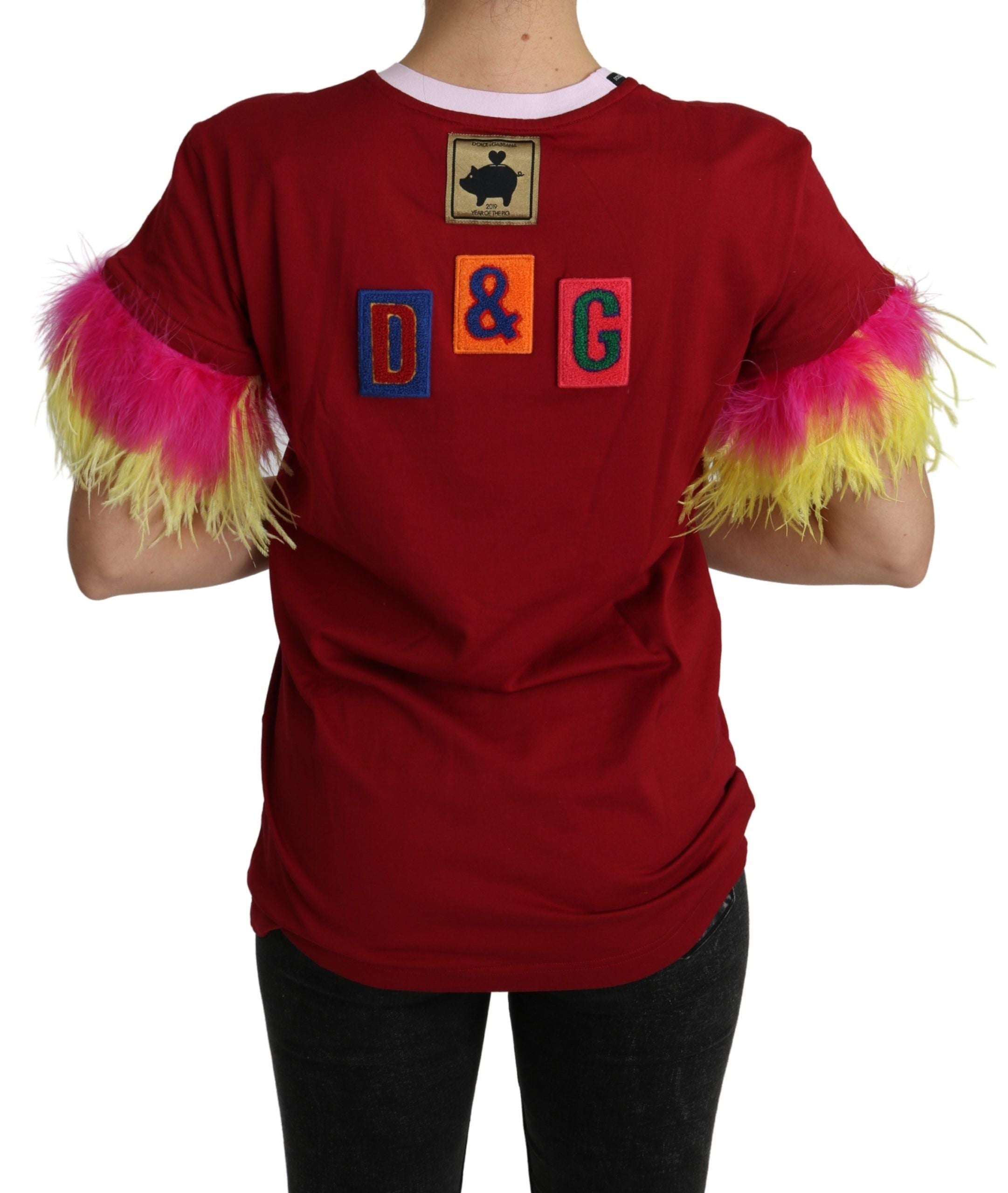 T-shirt met rode varkensprint en verenmouwen