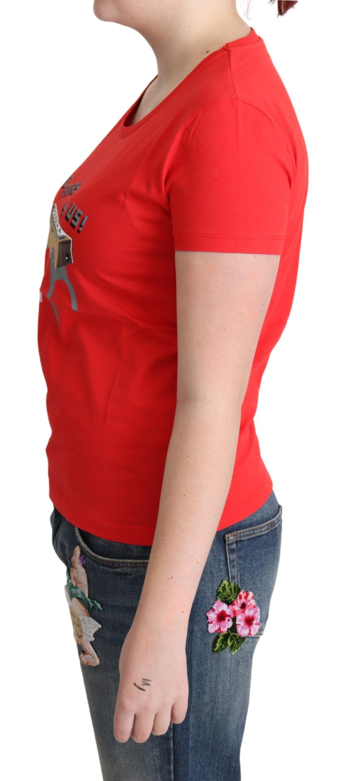 Rode katoenen blouse met print en Come Play 4 Us-print