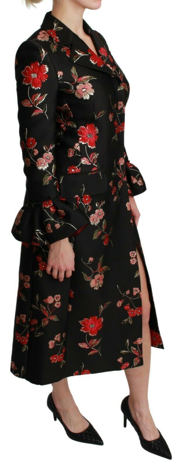 Zwarte jas met geborduurde bloemen