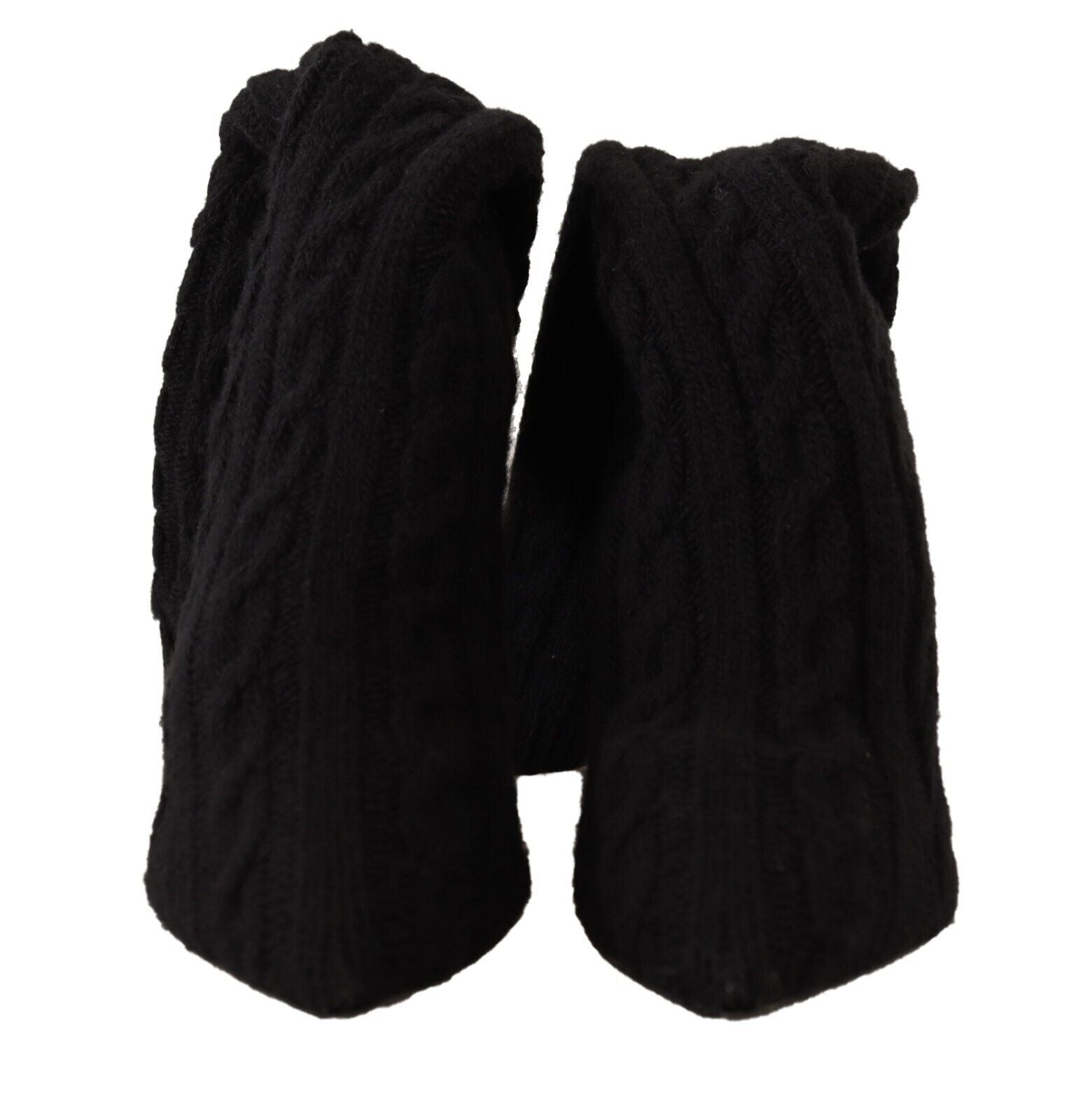 Zwarte stretchsokken, kniehoge laarsjes, schoenen