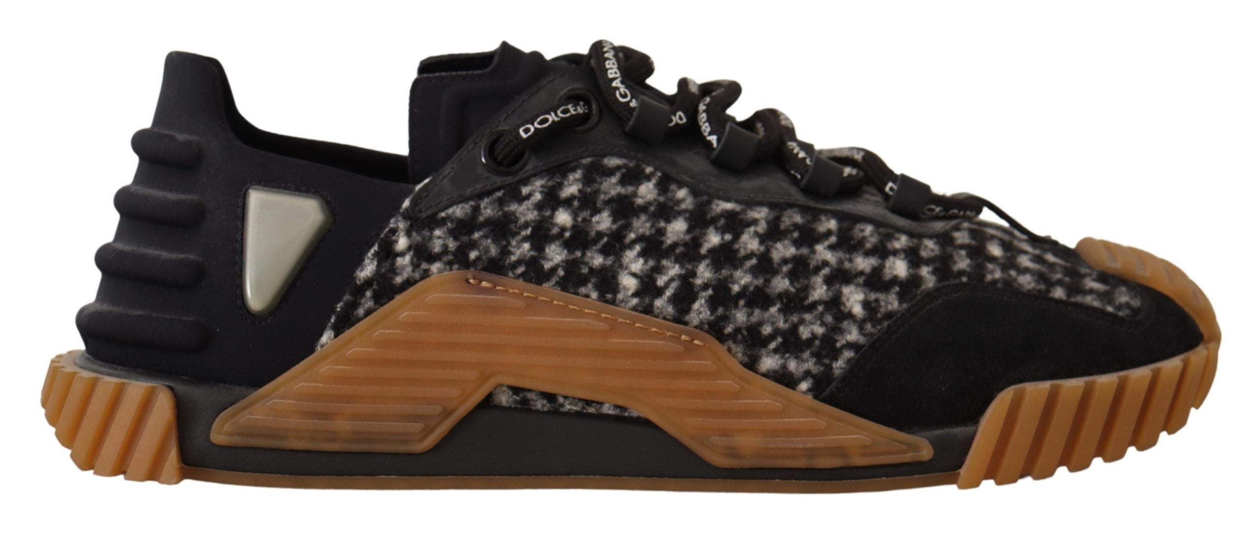 Zwarte en witte NS1-sneakers met vetersluiting