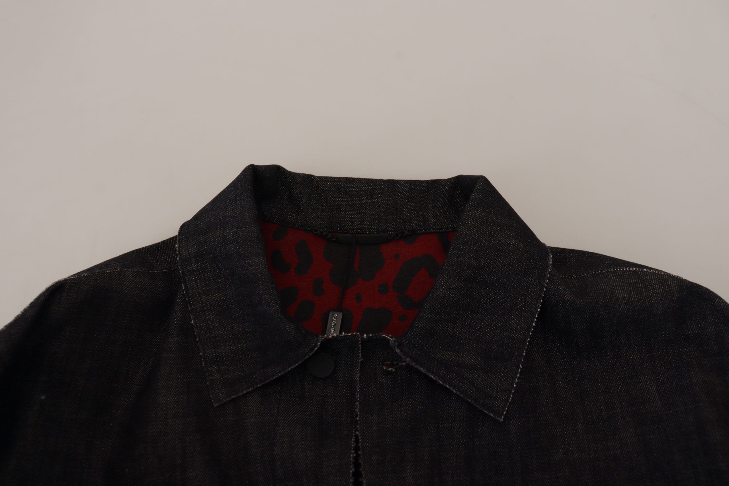 Zwarte katoenen denim jas met volledige knoopsluiting