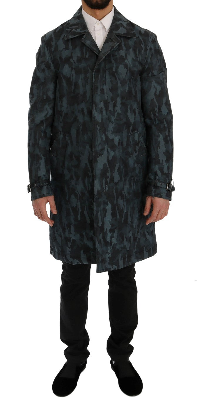 Blauwe camouflage loopgraaf