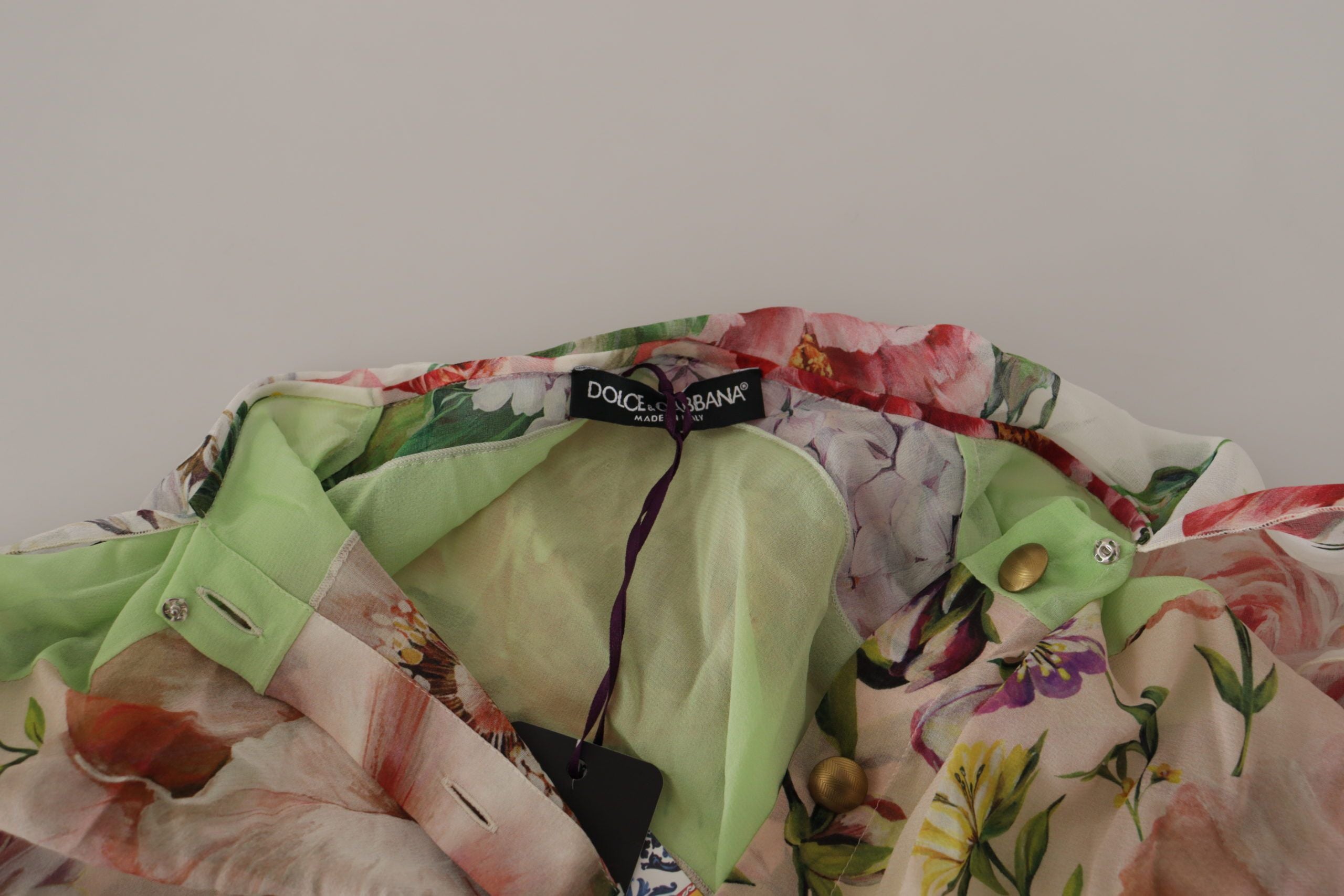 Blouse met veelkleurige bloemenpatchwork-ontwerp en Ascot-kraag