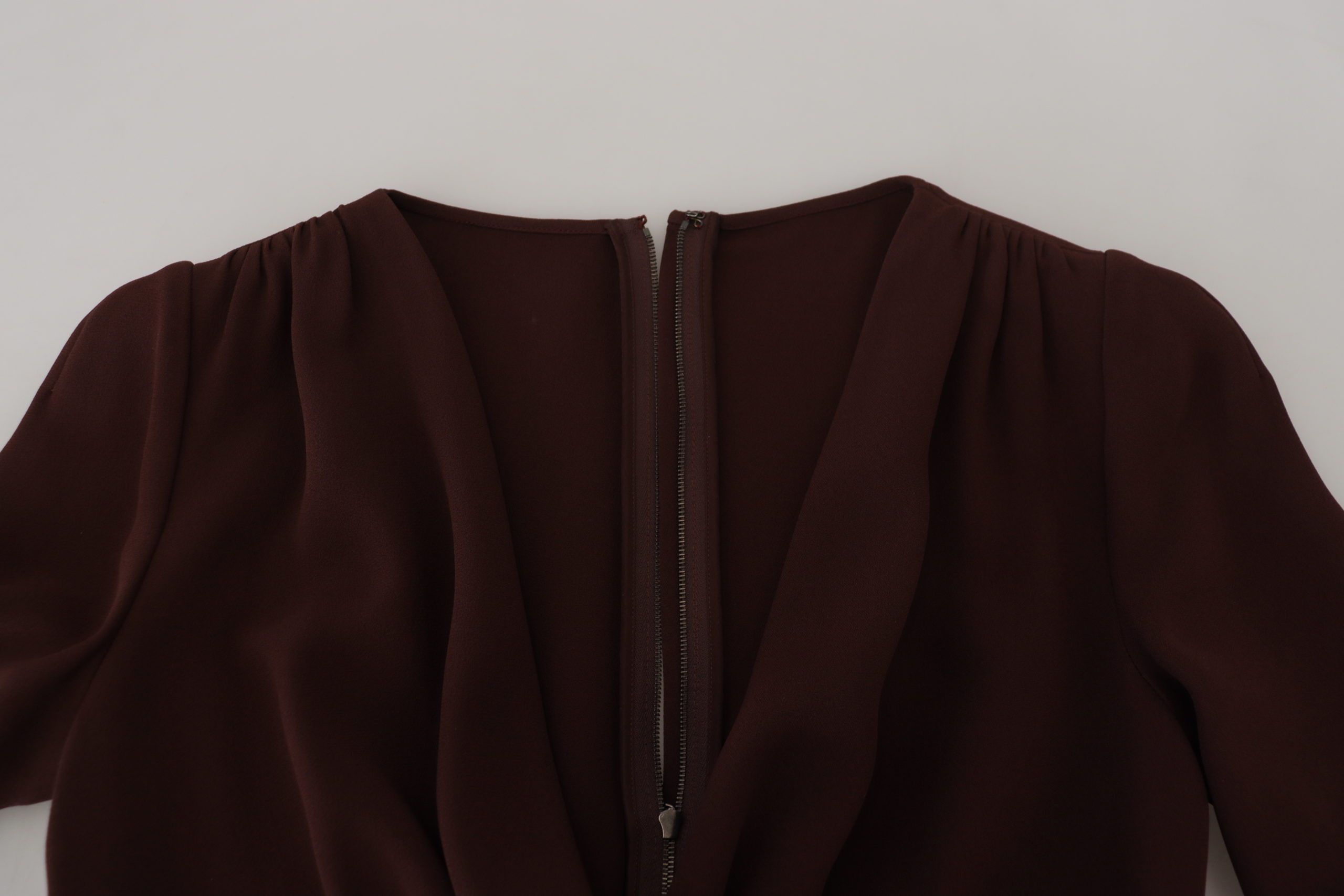 Bruine wikkeljurk met lange mouwen en stretch, midi-lengte
