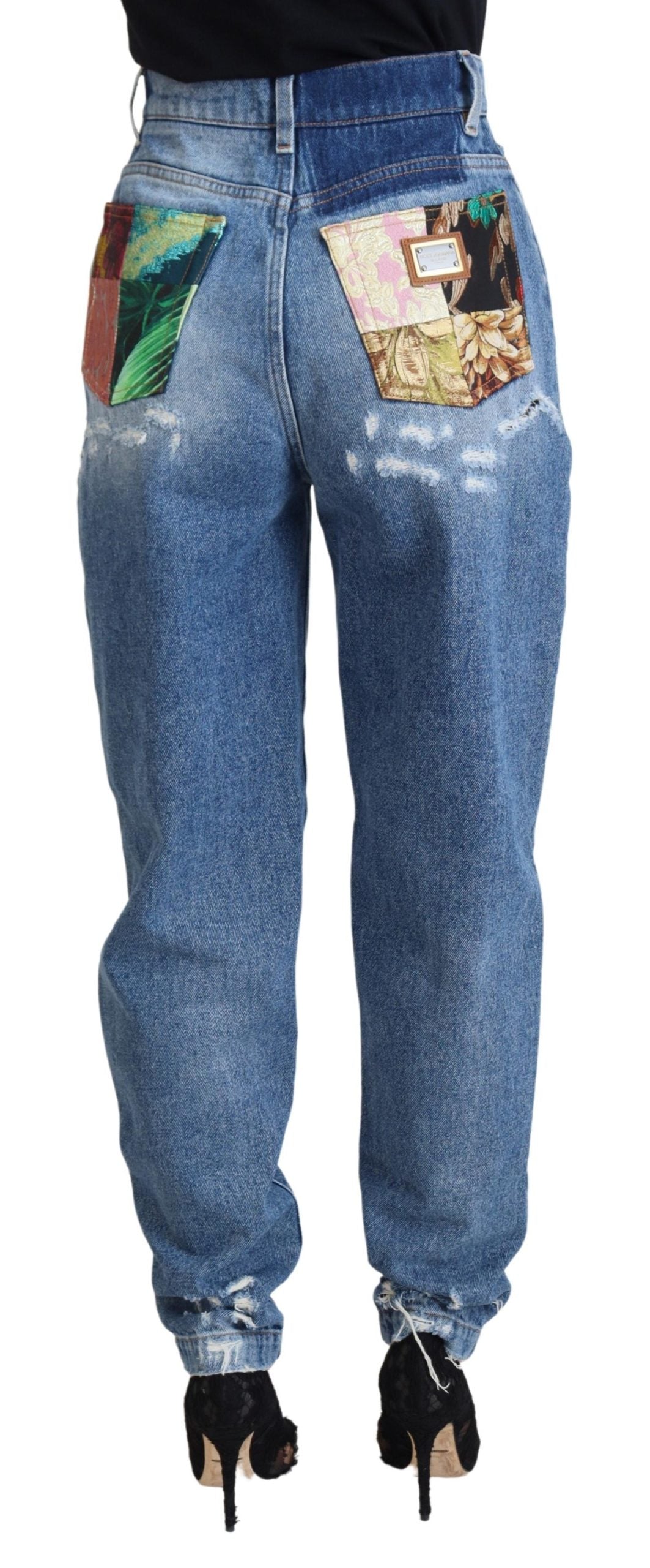 Blauwe gewassen katoenen gescheurde denim jeans