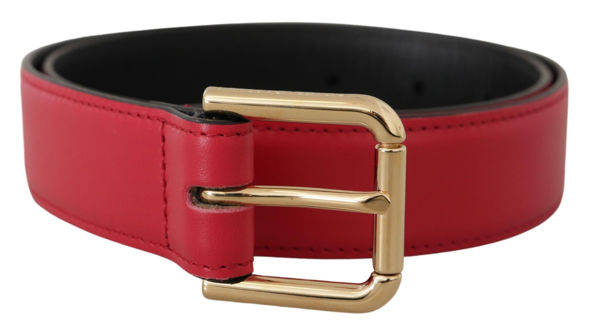Rode kalfsleren riem met gouden logo en metalen gesp
