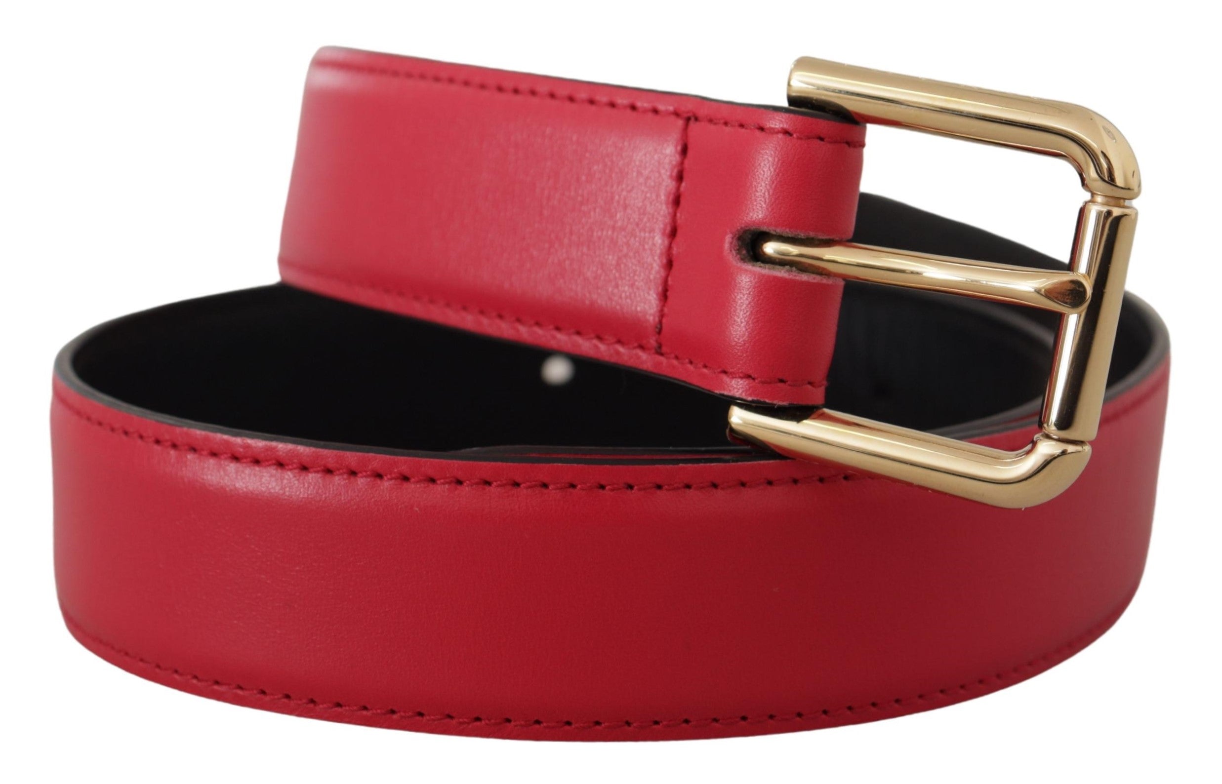 Rode kalfsleren riem met gouden logo en metalen gesp