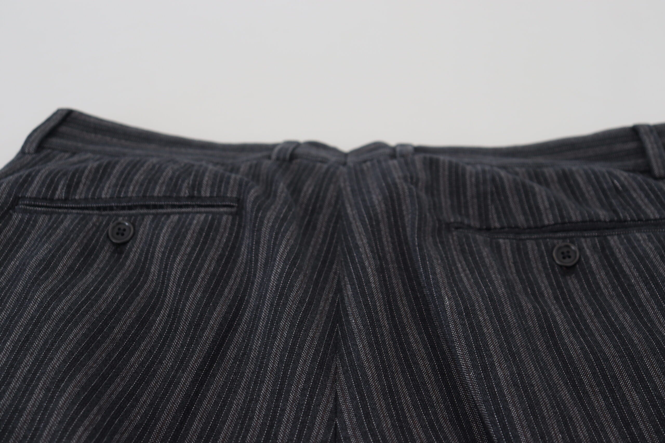 Donkergrijze gestreepte chino-broek