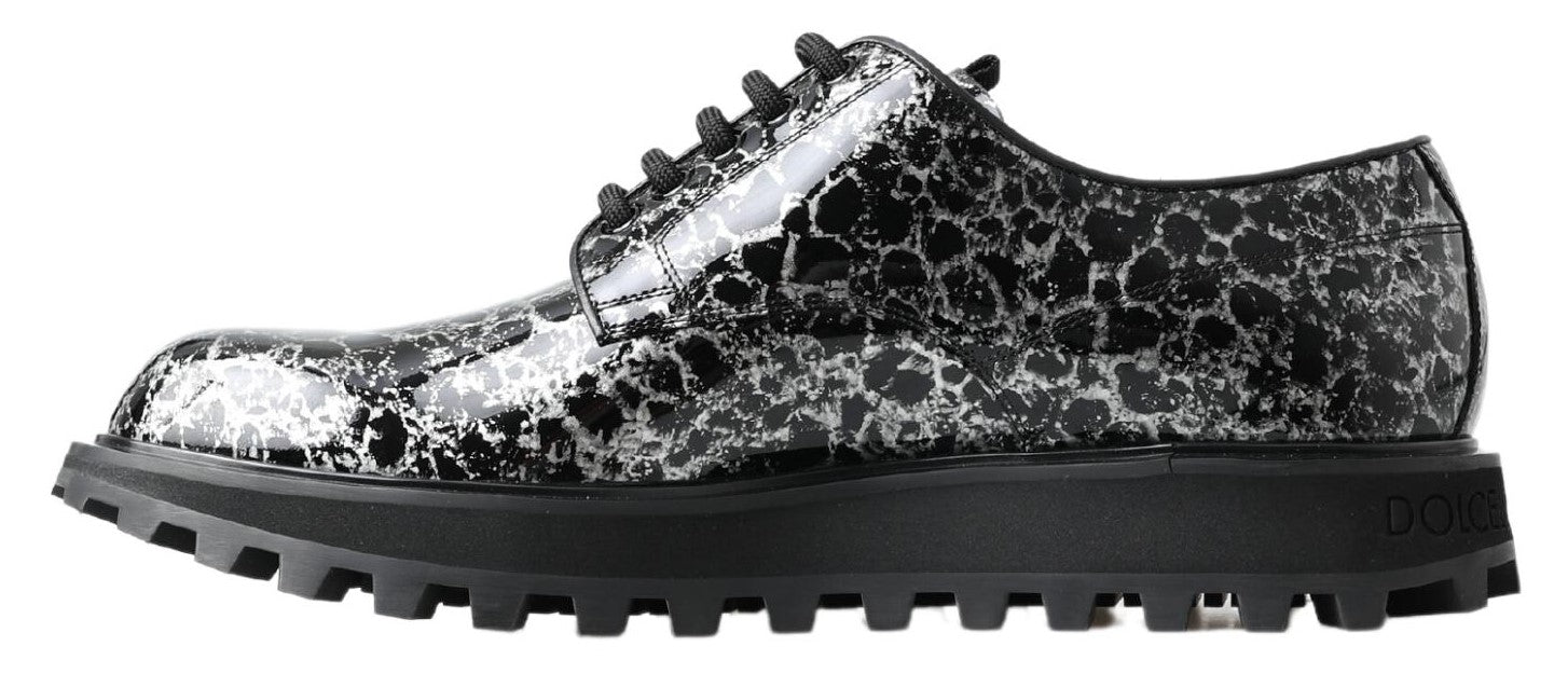 Zwart-witte Derby lakleren schoenen