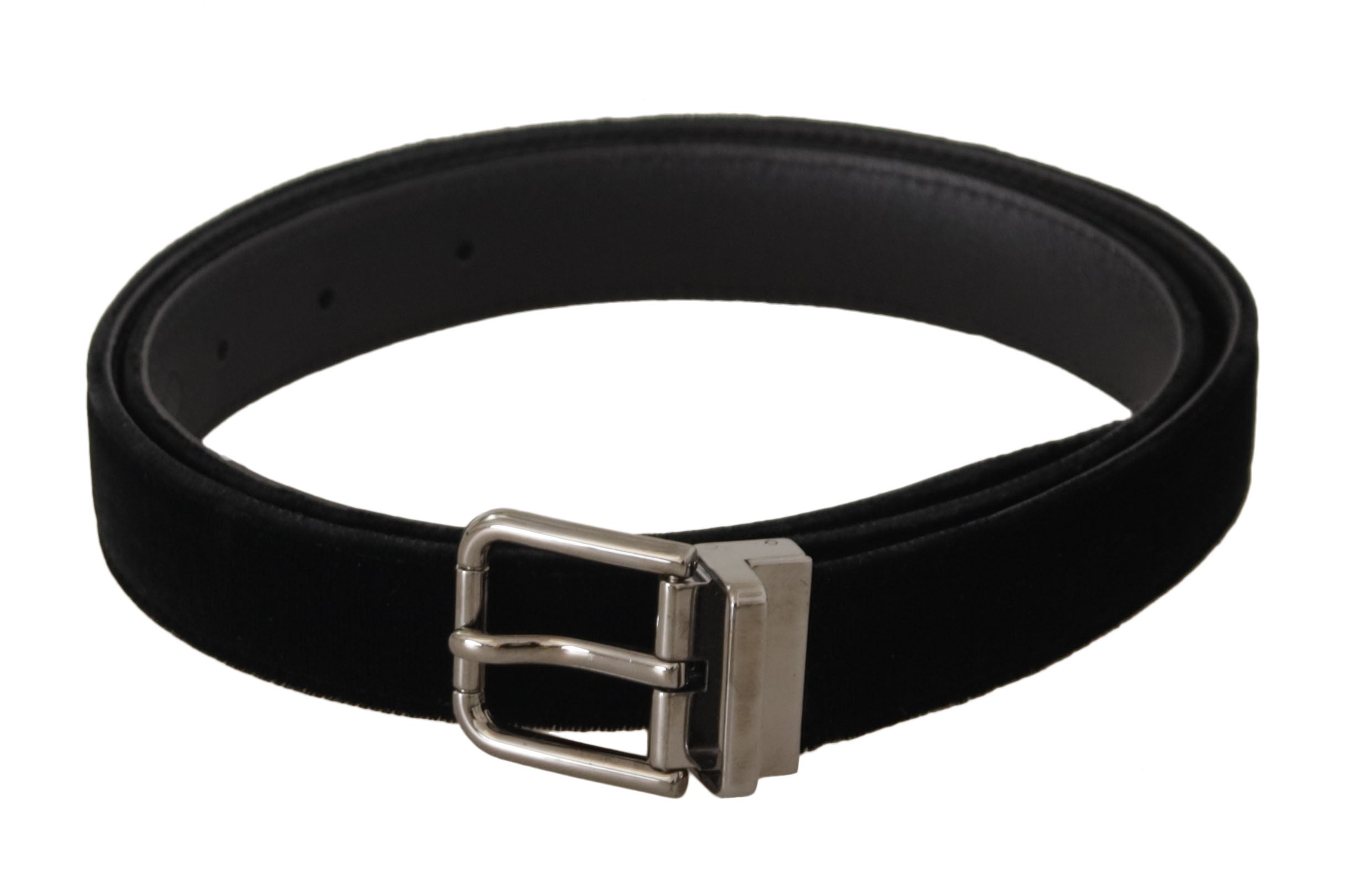 Zwarte klassieke fluwelen riem met metalen gesp en gegraveerd logo