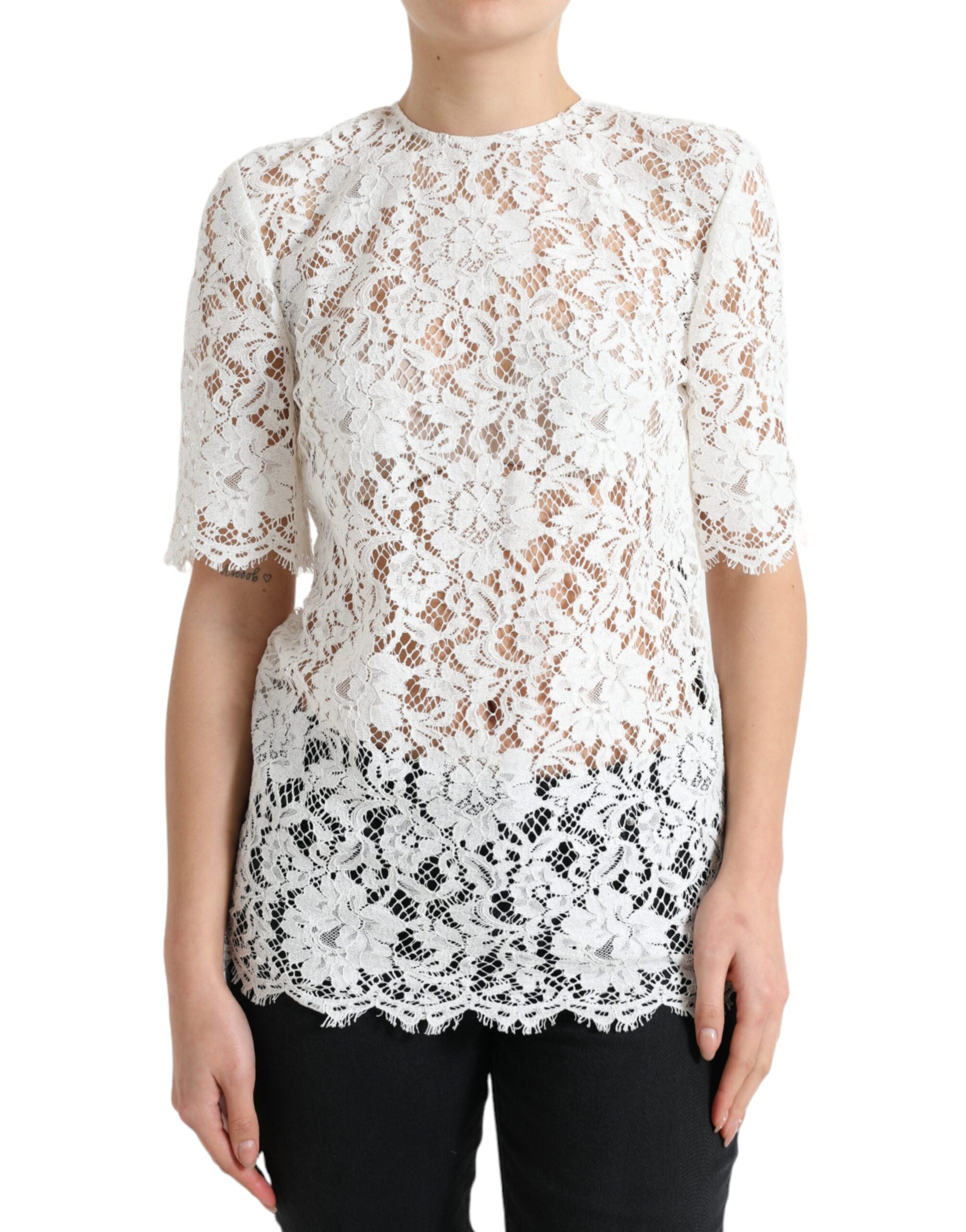 Witte katoenen blouse met bloemenkant en ronde hals