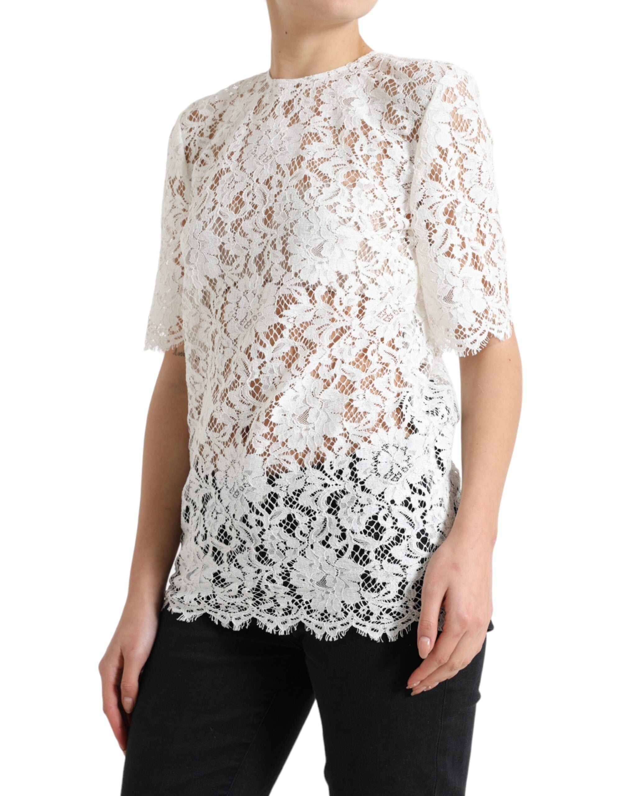 Witte katoenen blouse met bloemenkant en ronde hals