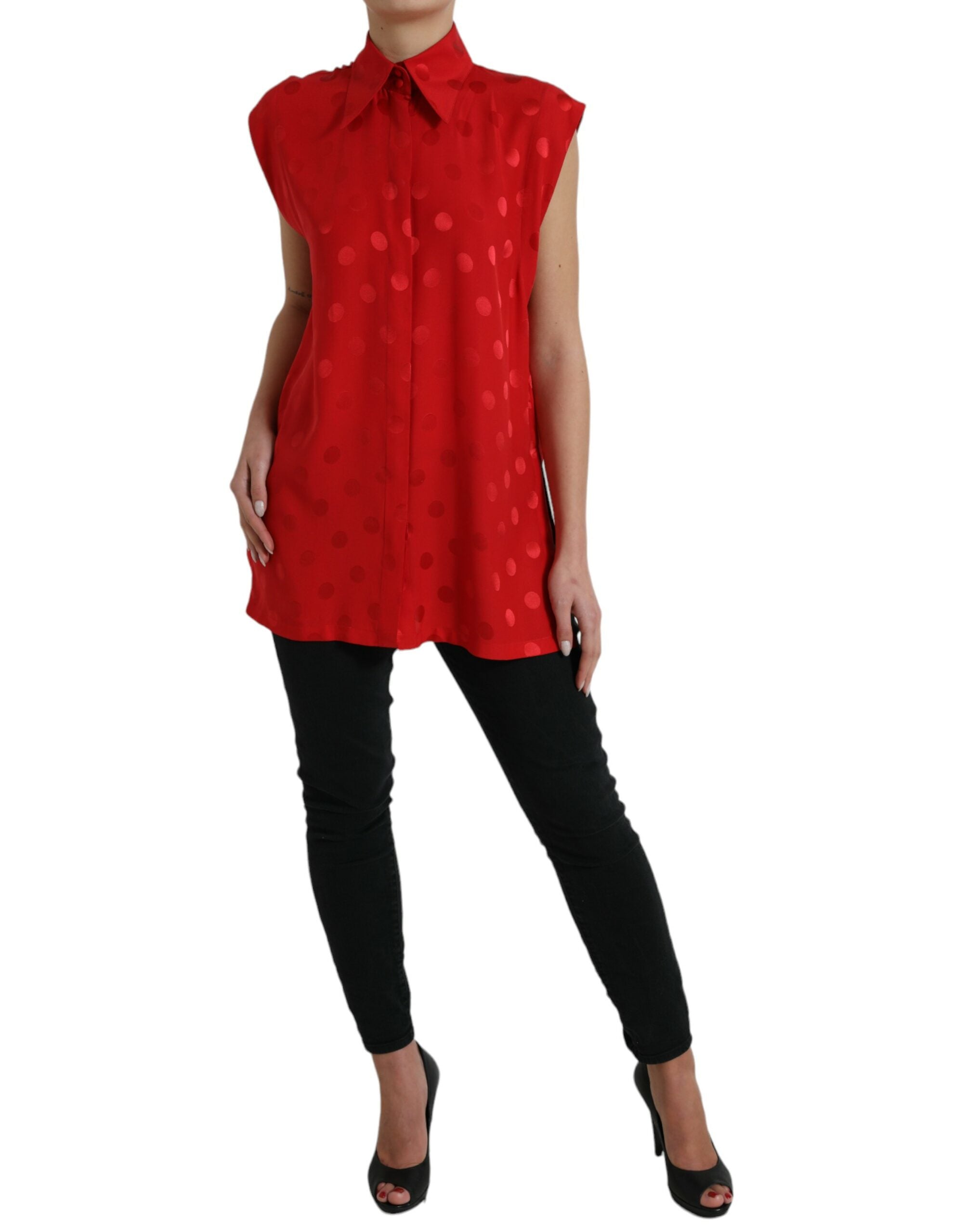 Rode blouse met kraag en mouwen met stippen
