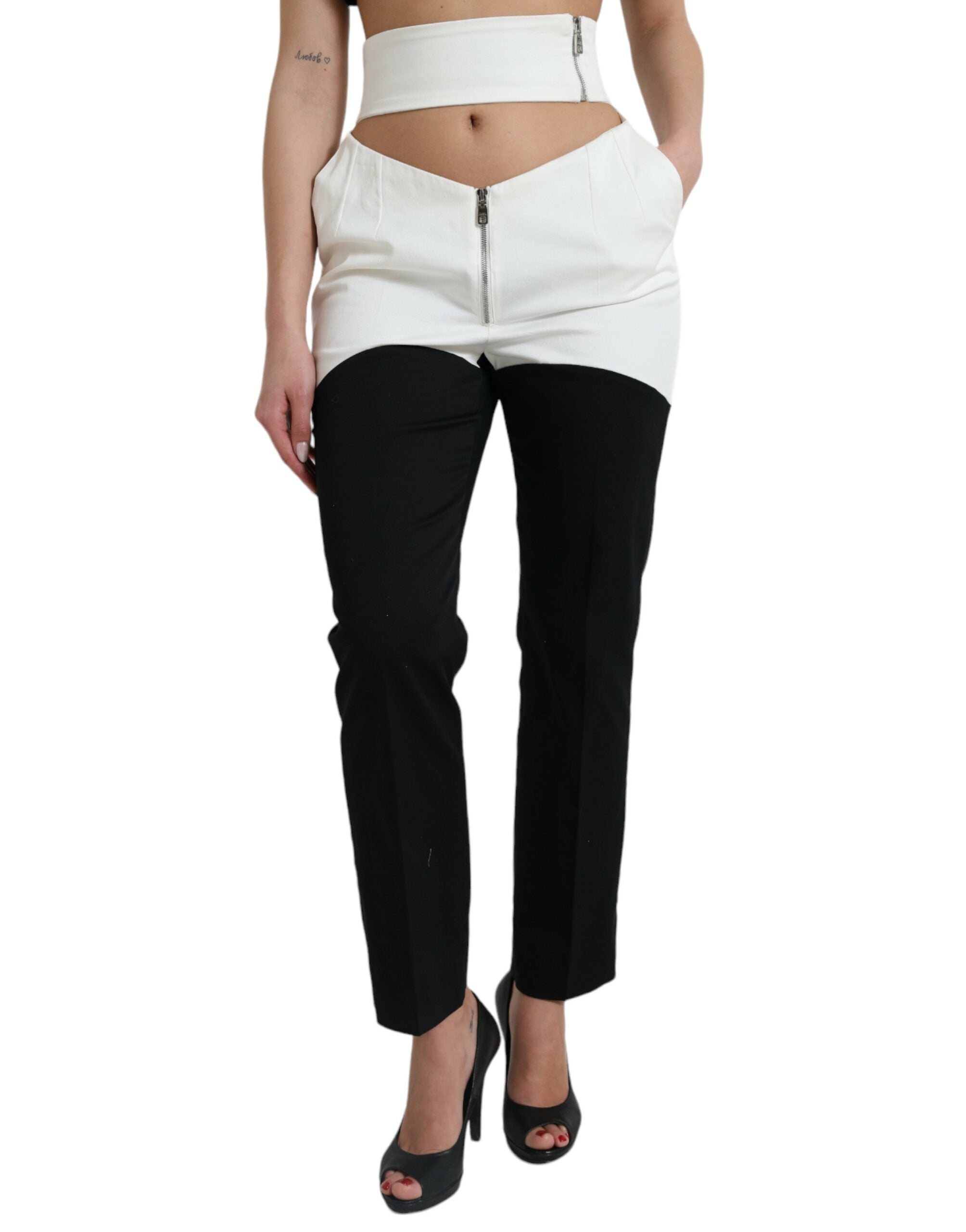 Zwarte witte katoenen broek met uitgesneden taille en taps toelopende pijpen
