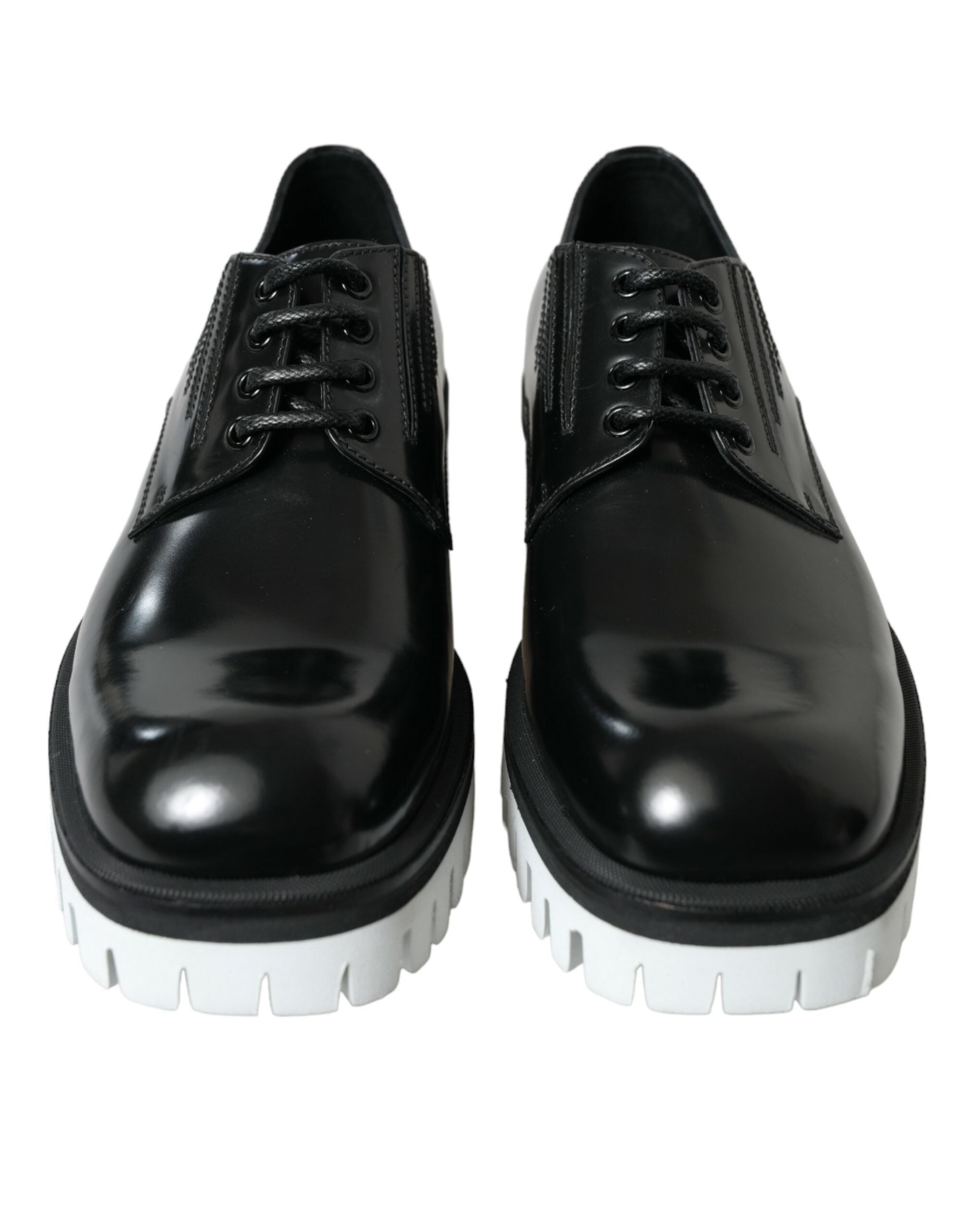 Zwarte en witte leren veterschoenen met derby-motief