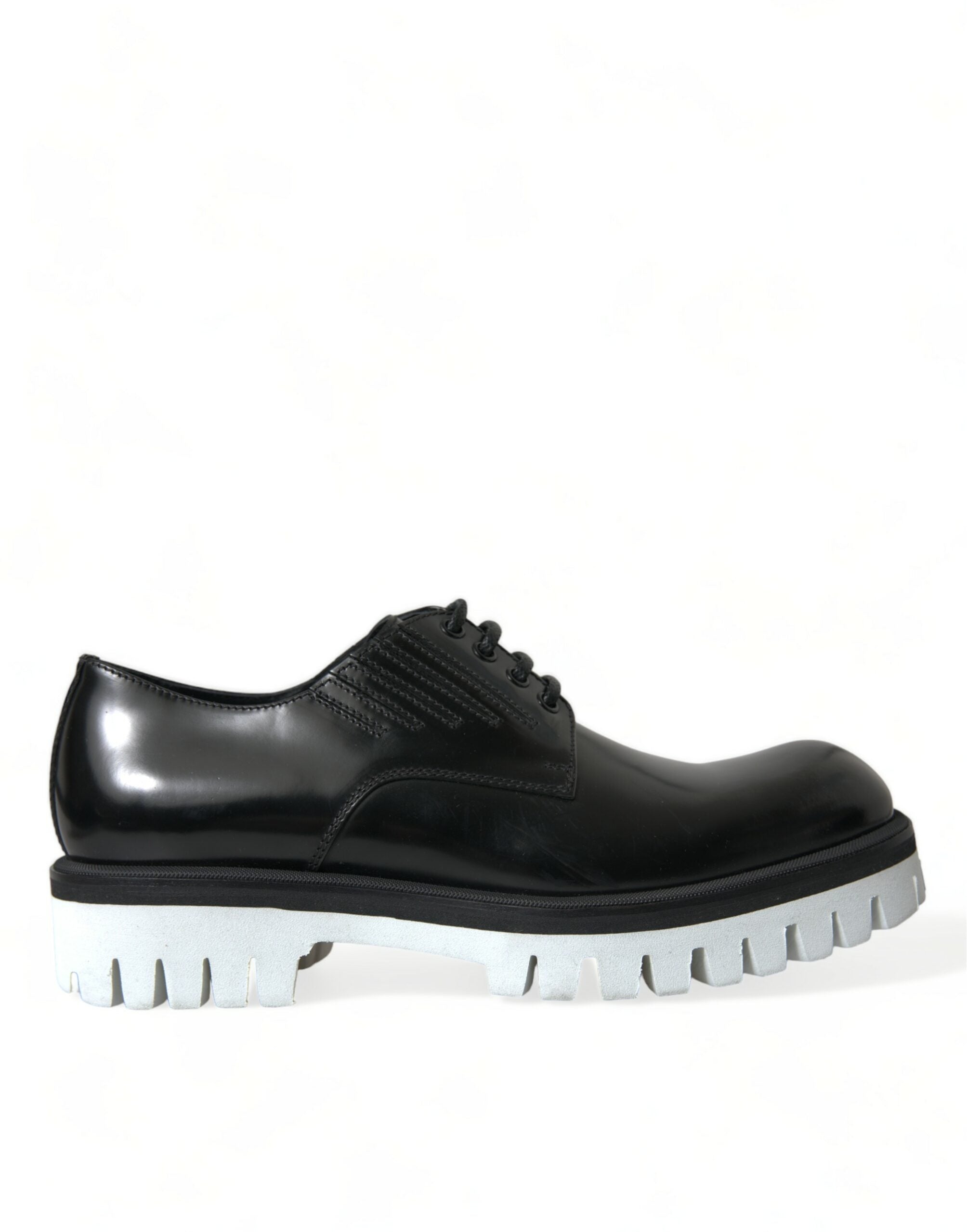 Zwarte en witte leren veterschoenen met derby-motief