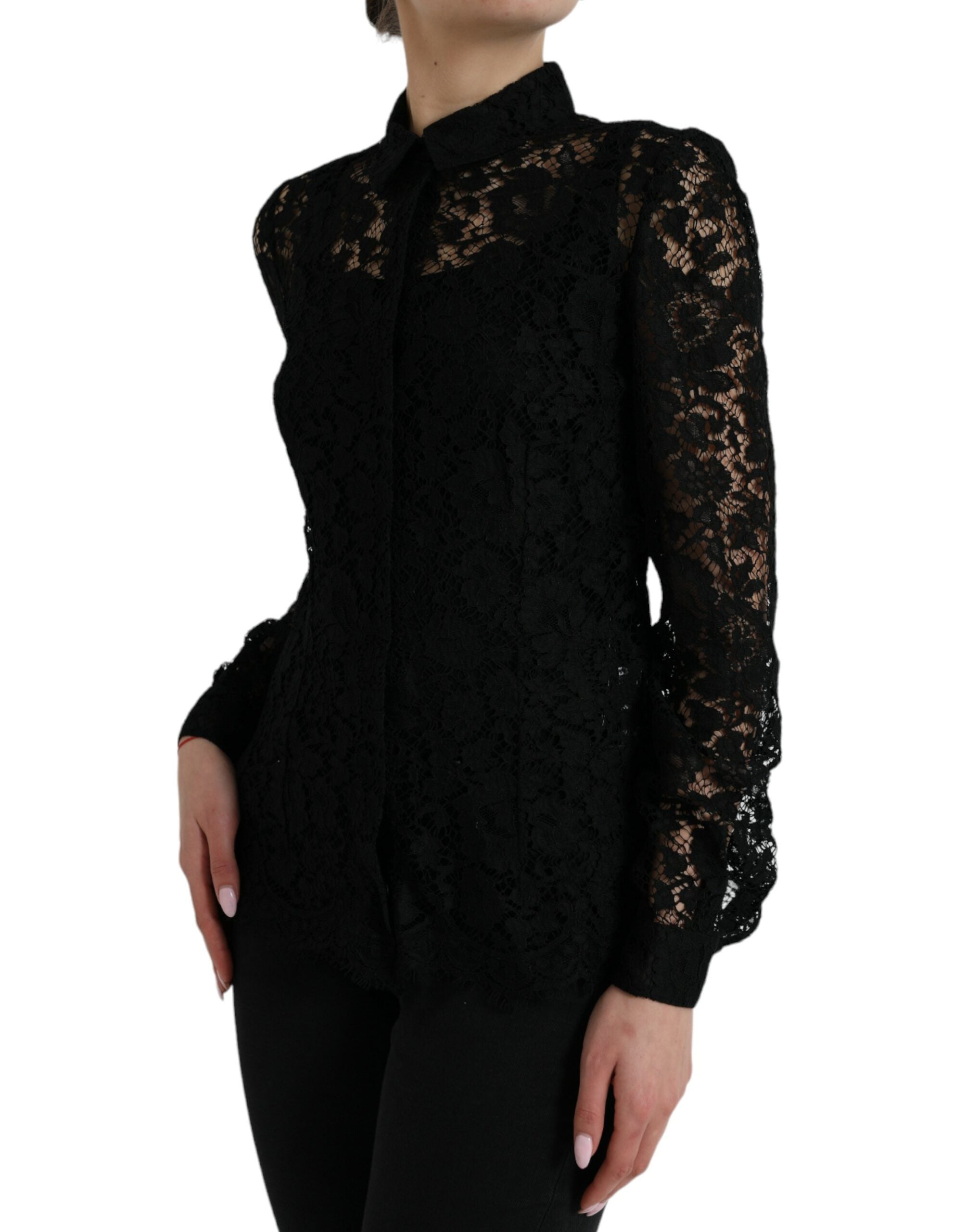 Zwarte blouse met lange mouwen en bloemenkant