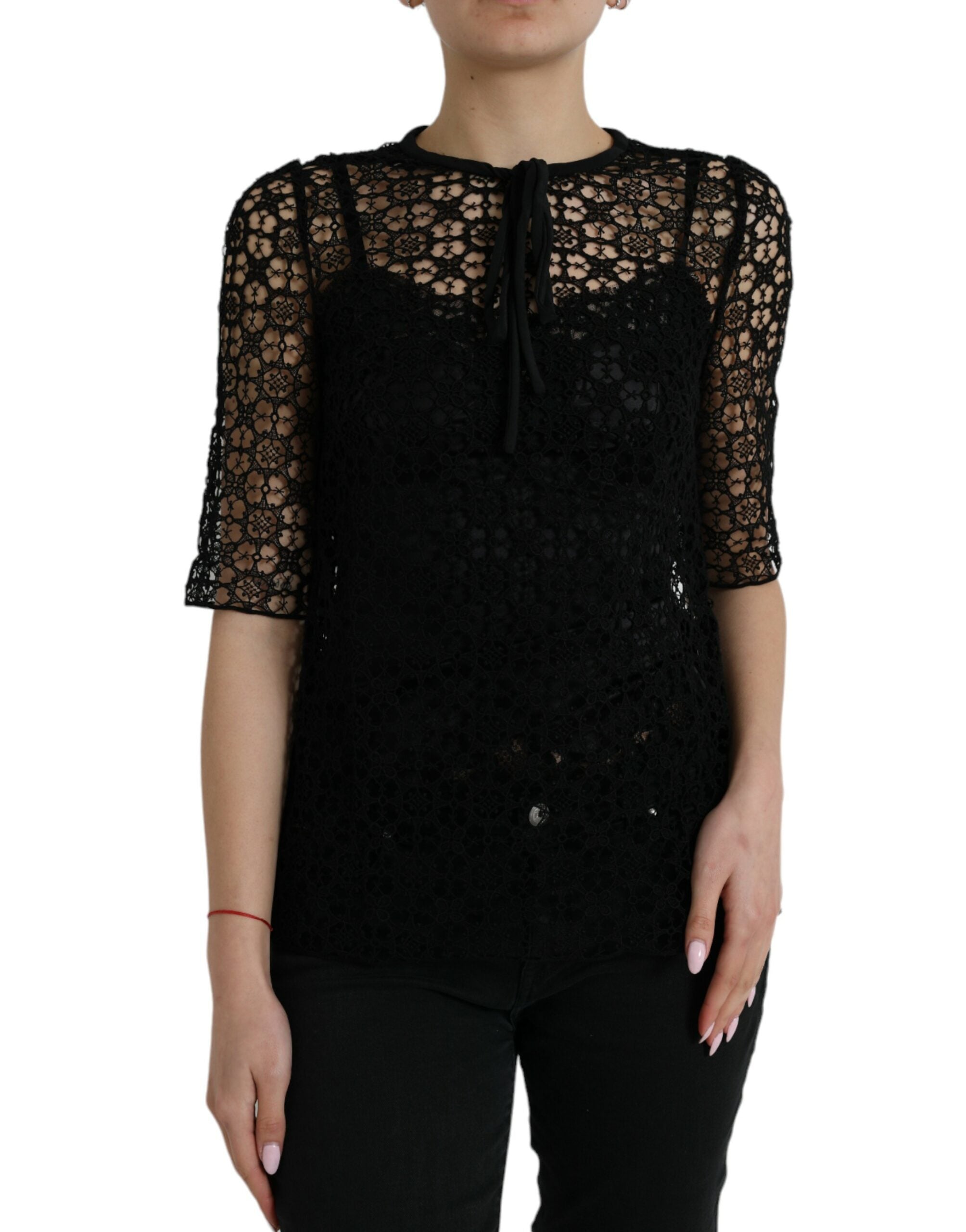 Zwarte blouse met korte mouwen en bloemenkant