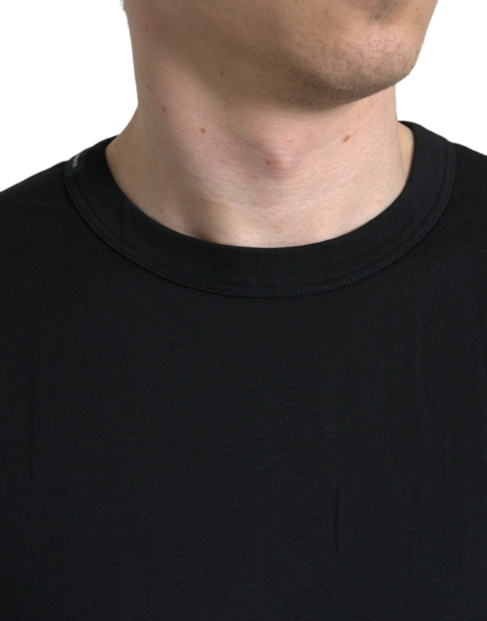 Zwart T-shirt met ronde hals en korte mouwen en logo-reliëf