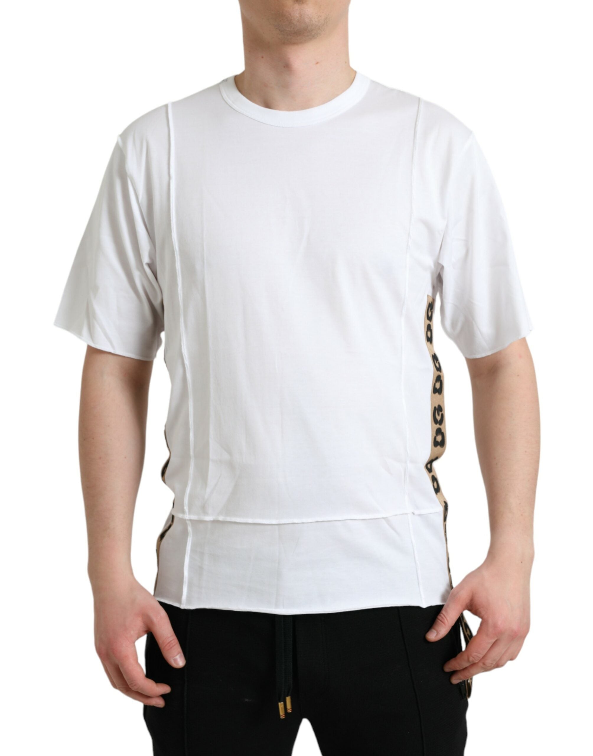 Wit T-shirt met ronde hals en korte mouwen en logo