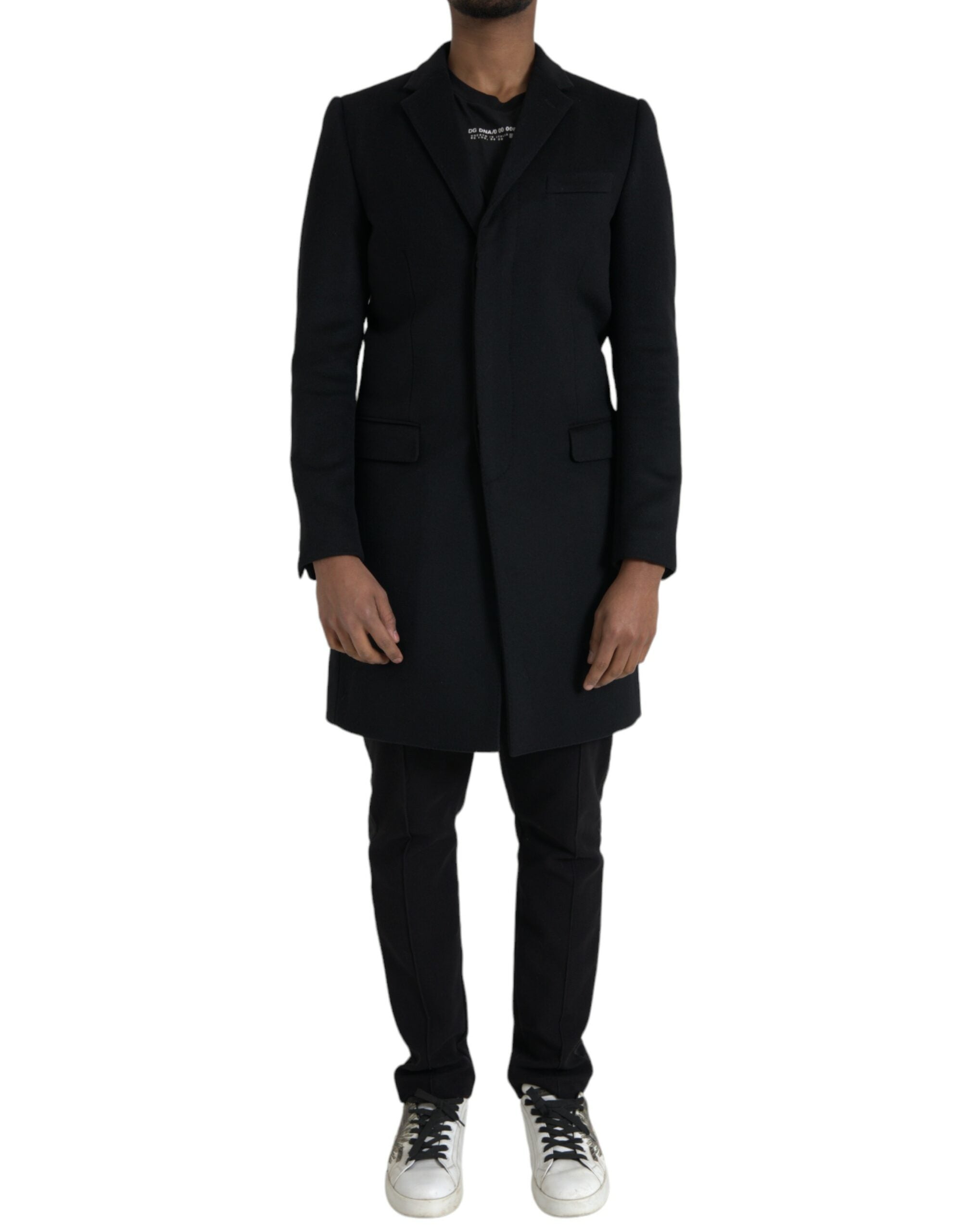Zwarte trenchcoat met enkele rij knopen