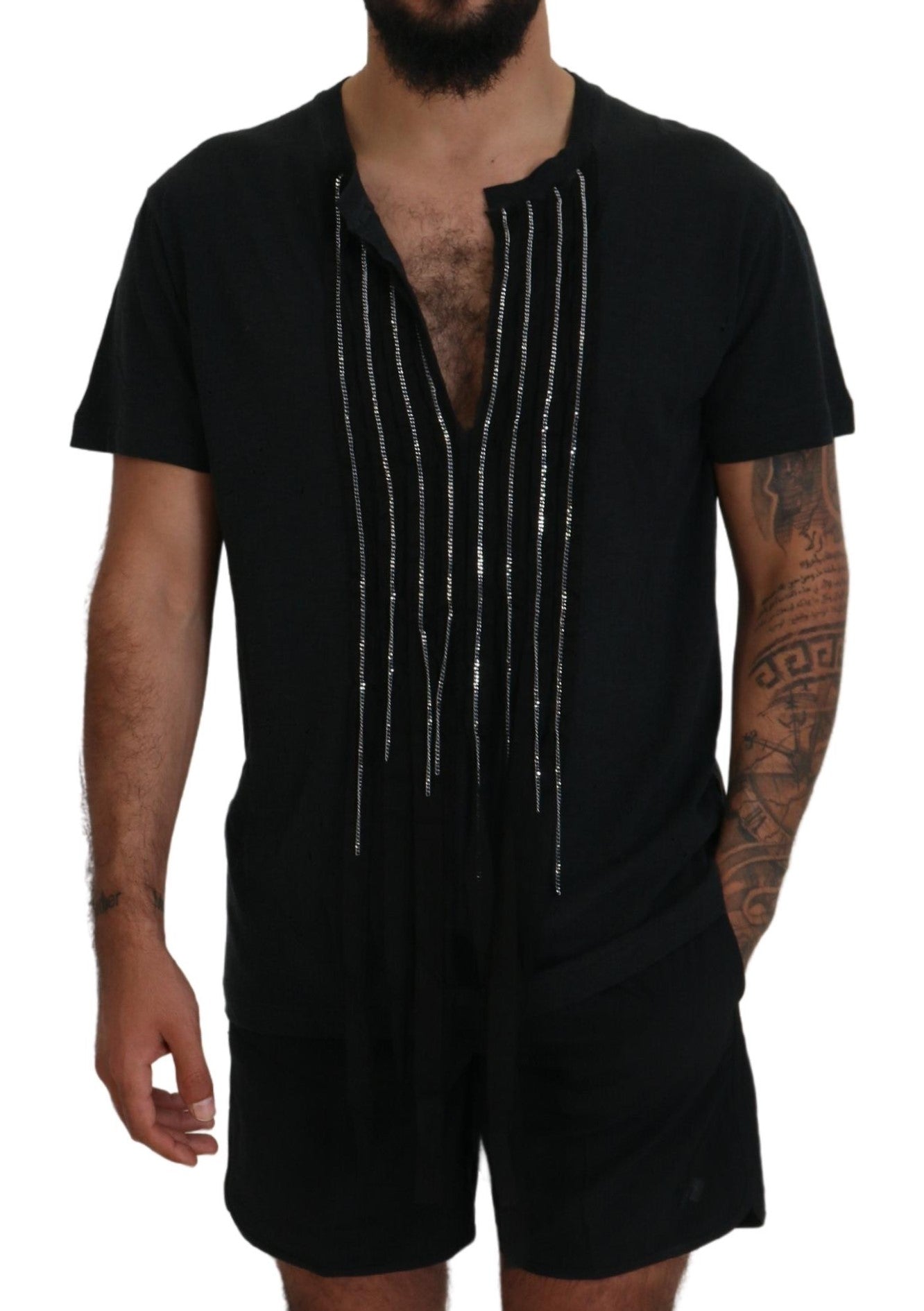 Zwart katoenen T-shirt met korte mouwen en kettingversiering