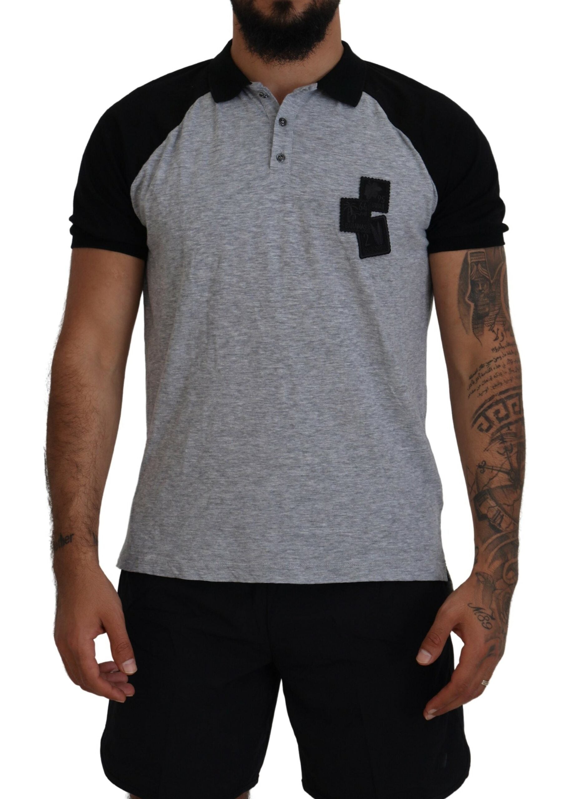 Grijszwart katoenen T-shirt met korte mouwen en kraag