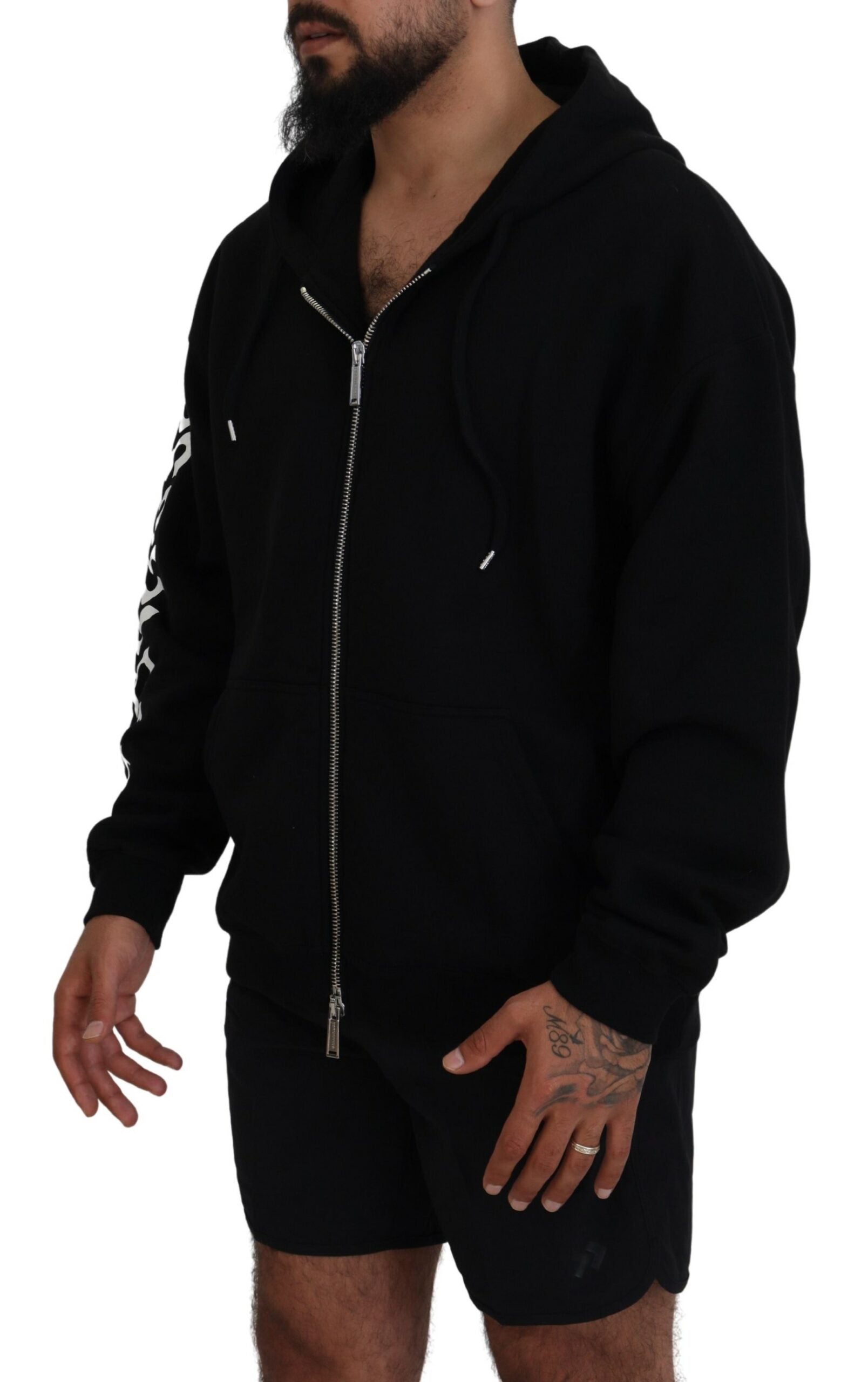Zwarte hoodie met capuchon, volledige ritssluiting en bedrukte mouwen