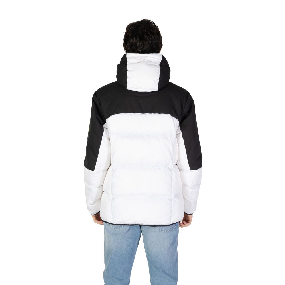 Witte jassen en jassen van gerecycled polyester