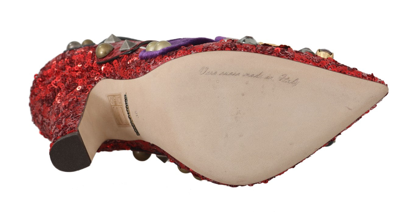 Rode schoenen met pailletten en kristallen studs