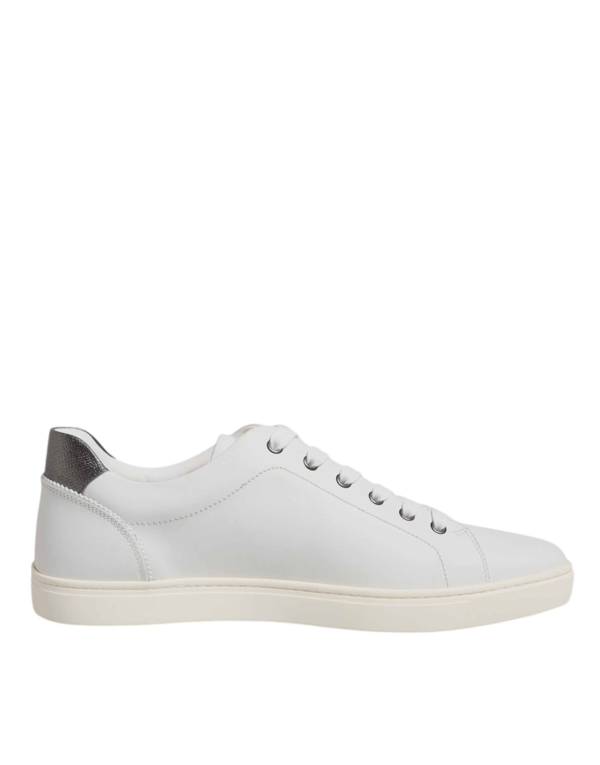 Witte leren sneakers met hartjesversiering