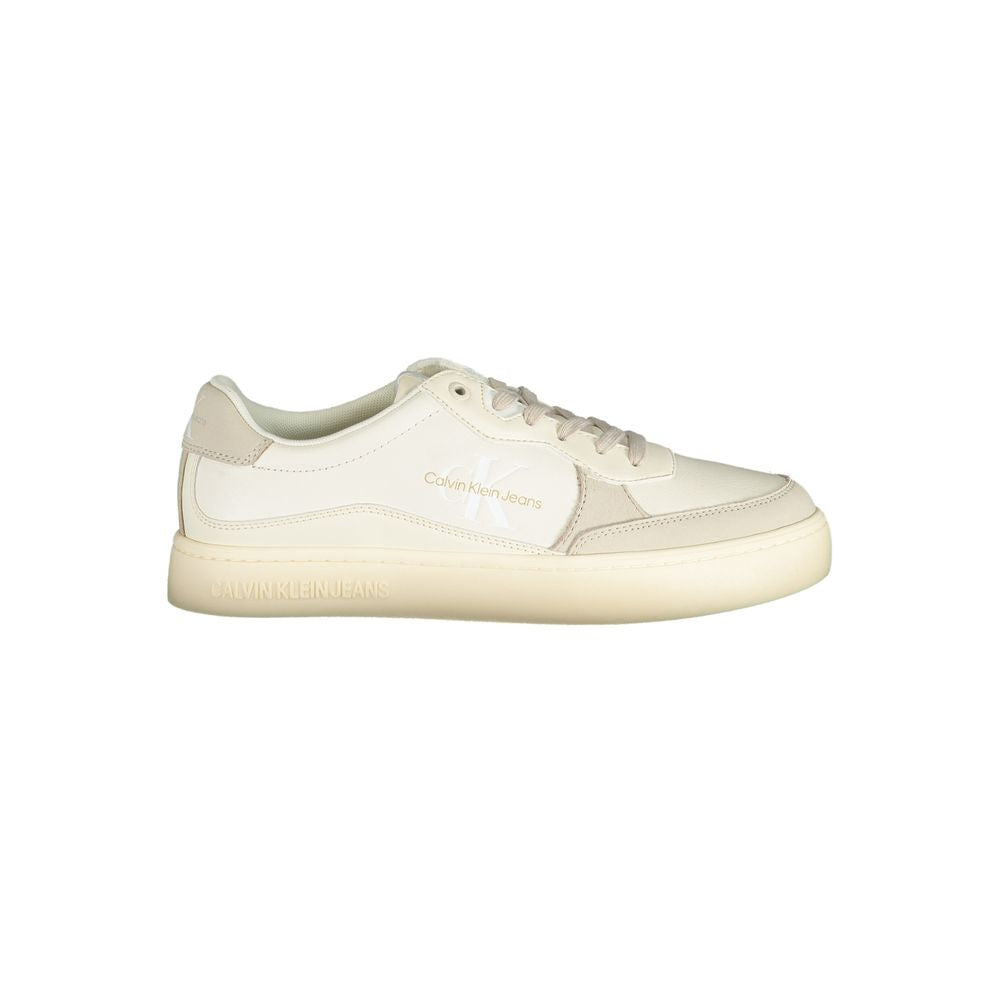 Elegante witte sneakers met contrasterende accenten
