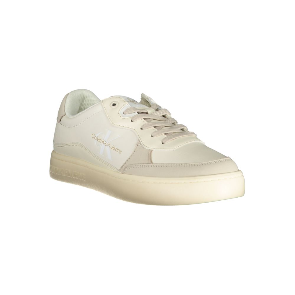 Elegante witte sneakers met contrasterende accenten